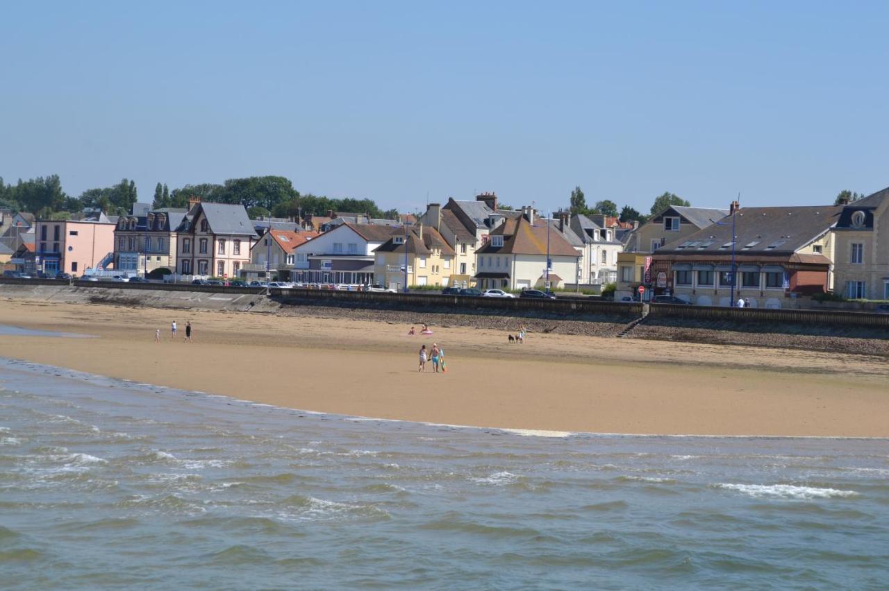 Gite "Au P'Tit Tourois" De Plain-Pied Tout Confort Avec Veranda Proche D'Omaha Beach Et De Bayeux Accueillant Les Animaux Ngoại thất bức ảnh